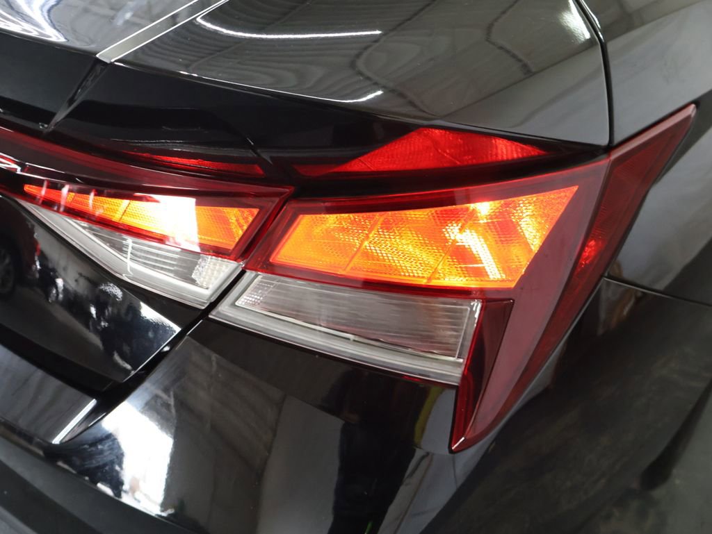 Used 2021 Hyundai Elantra SE w/ Cargo Package image 28
