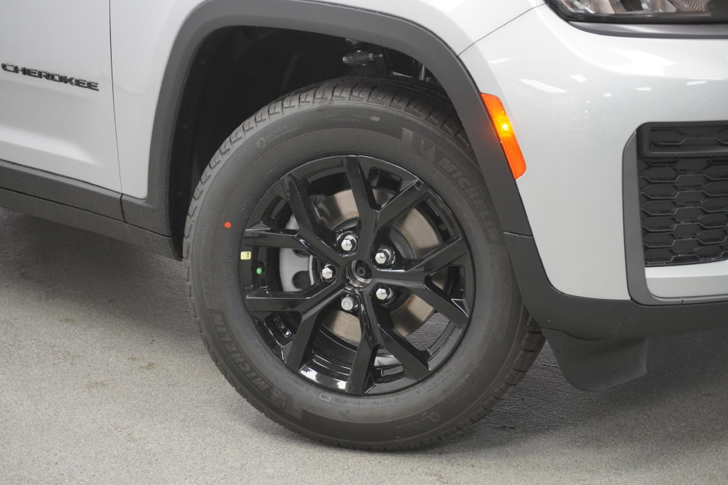 New 2026 Jeep Grand Cherokee Altitude AWD/4WD image 4