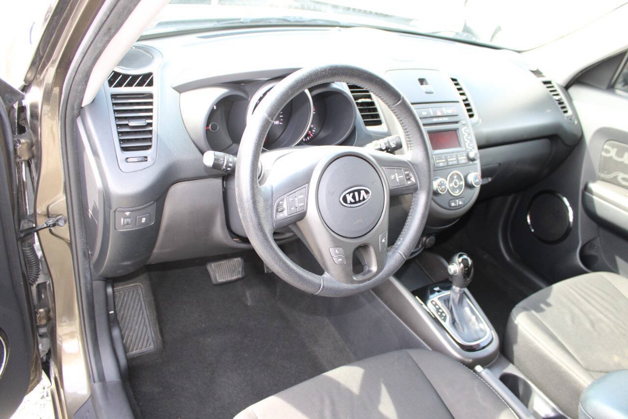 Used 2012 Kia Soul + FWD image 13