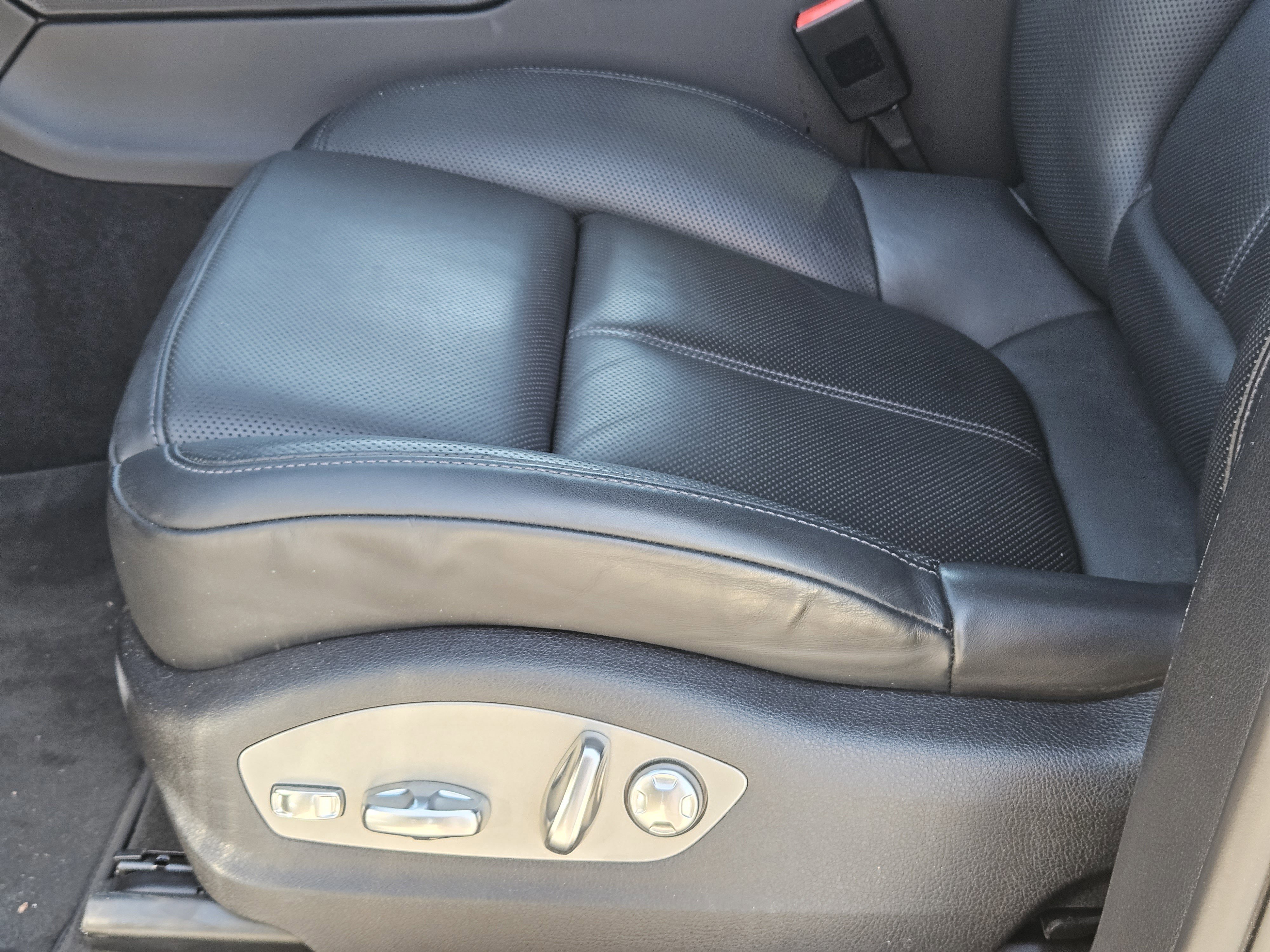 Certified 2023 Porsche Macan Turbo image 23