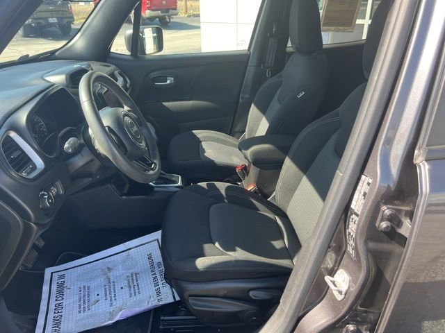 Used 2021 Jeep Renegade Latitude w/ Sun & Sound Group FWD image 10