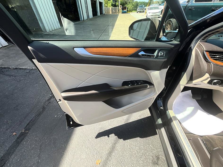 Used 2019 Lincoln MKC Select w/ MKC Climate Package FWD image 12