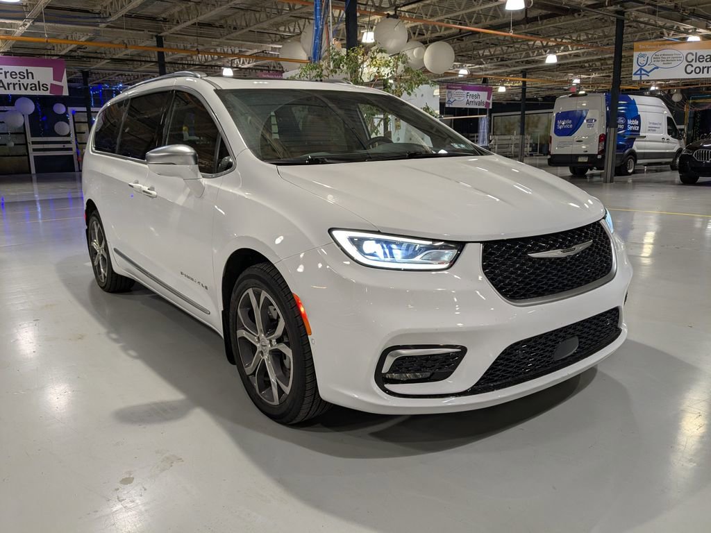 Used 2021 Chrysler Pacifica Pinnacle image 5