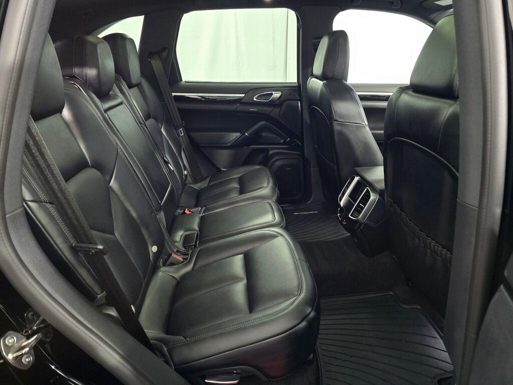 Used 2018 Porsche Cayenne image 25