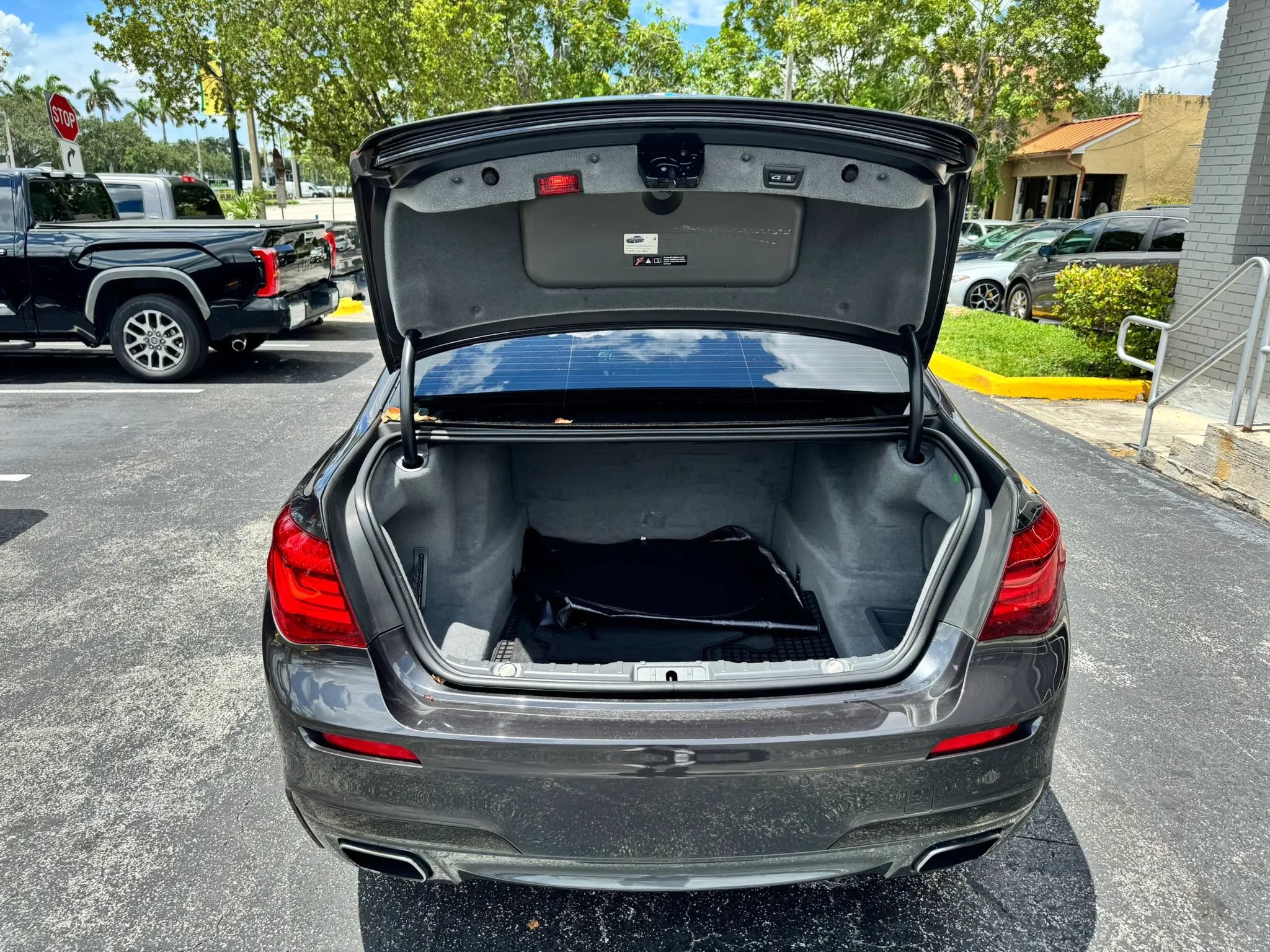 Used 2015 BMW 750i RWD image 13