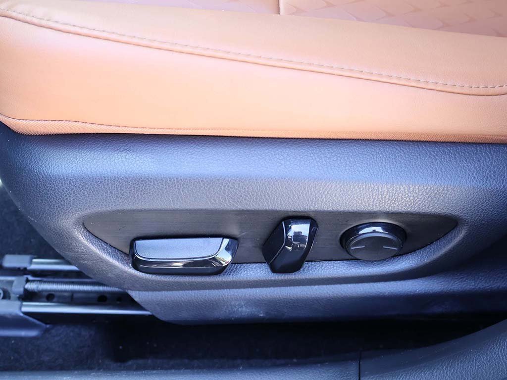 Used 2019 Lexus UX 200 image 33