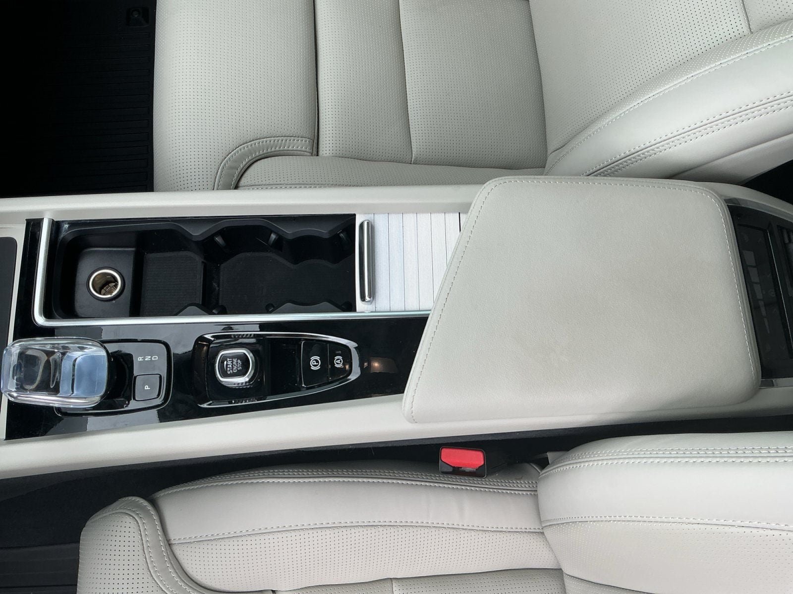 New 2026 Volvo XC60 B5 Ultra w/ Protection Package Premier AWD/4WD image 11