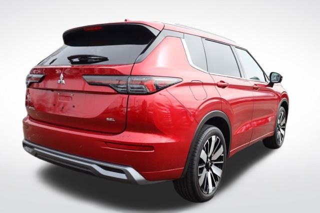 Used 2025 Mitsubishi Outlander SEL image 11