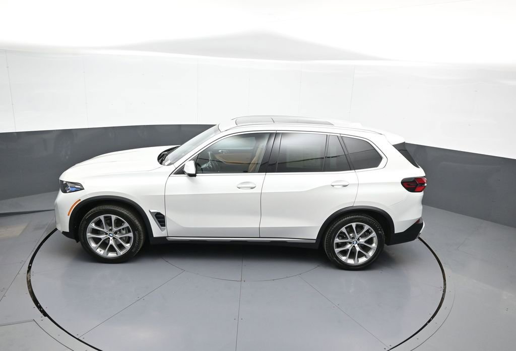 Used 2024 BMW X5 xDrive40i w/ Premium Package AWD/4WD image 44