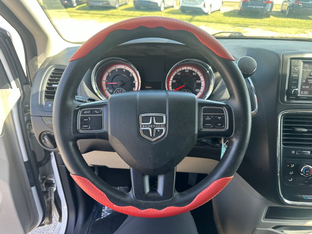 Used 2019 Dodge Grand Caravan SE w/ UConnect Hands-Free Group image 16