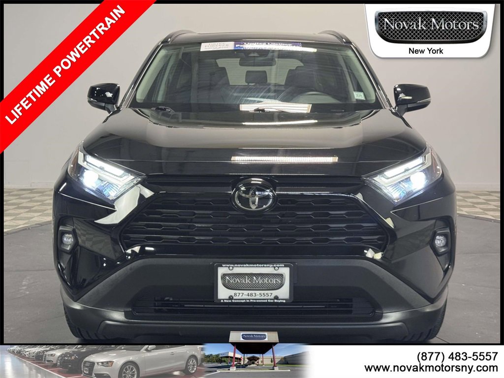 Used 2022 Toyota RAV4 XLE Premium image 2