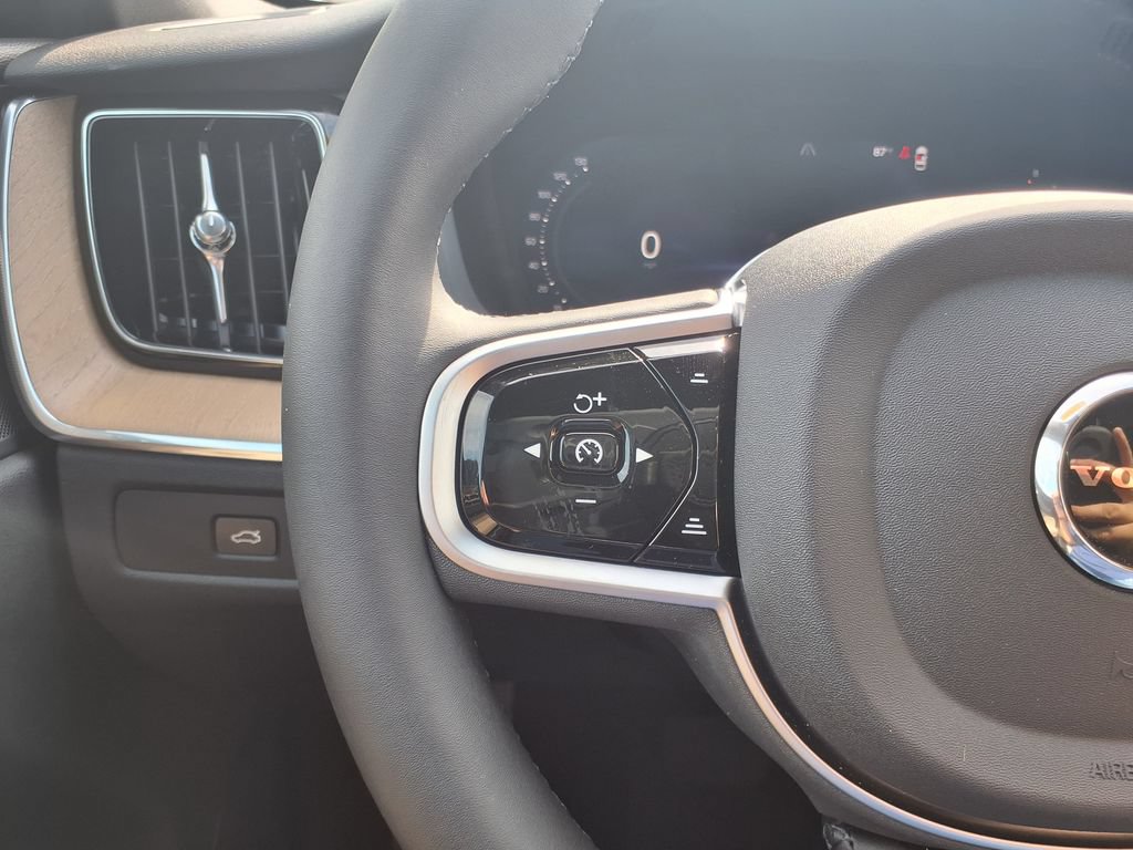 New 2026 Volvo XC60 B5 Plus w/ Protection Package Premier AWD/4WD image 22