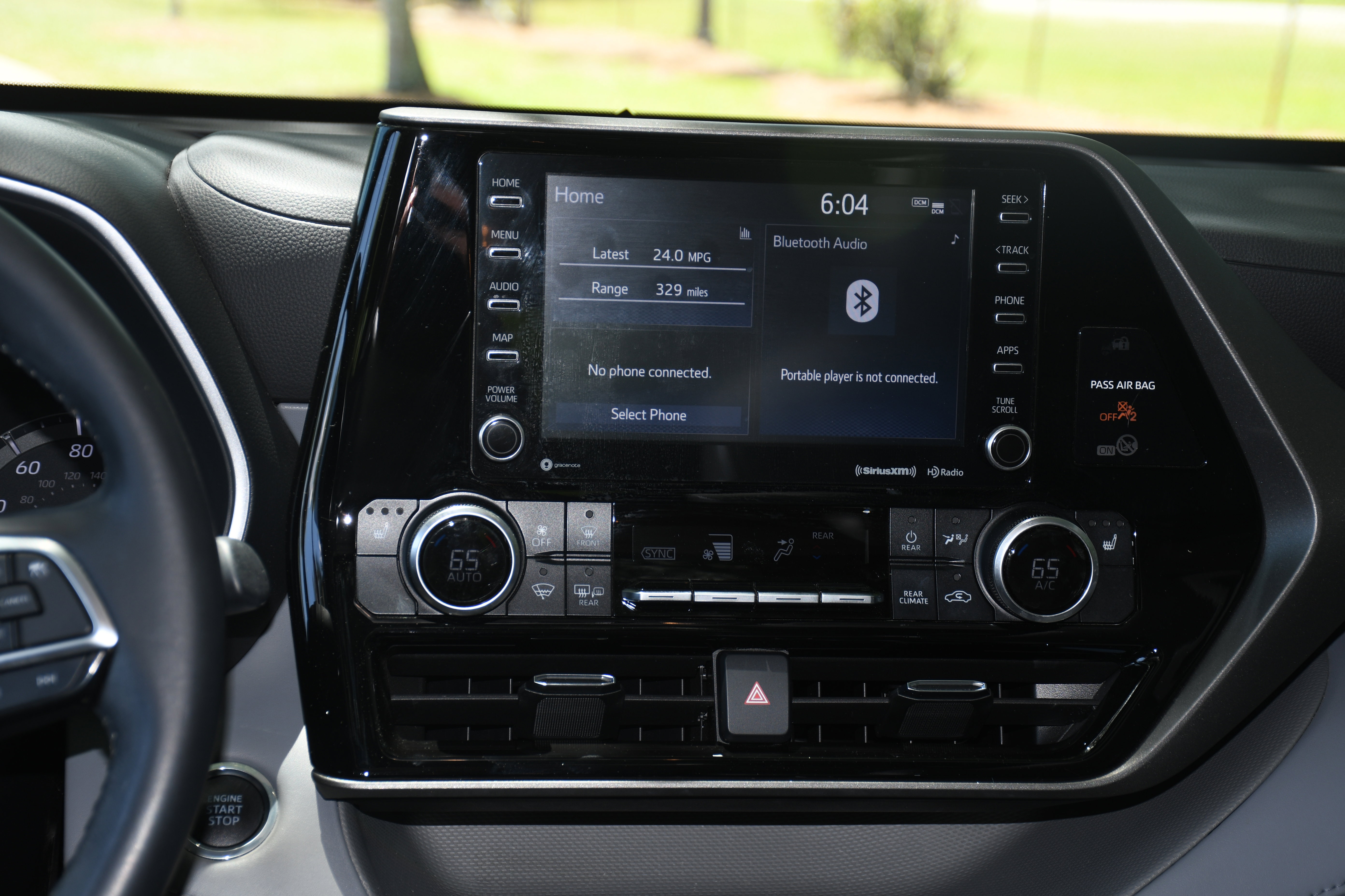 Used 2021 Toyota Highlander XLE AWD/4WD image 17