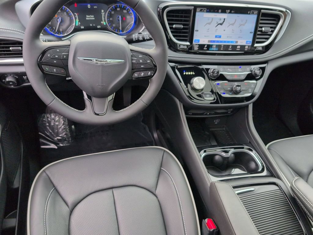 New 2026 Chrysler Pacifica Limited w/ Uconnect Theater Family Group image 20