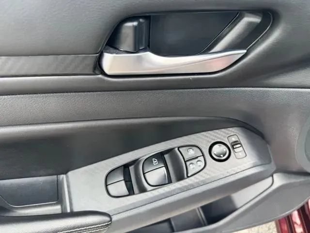 Used 2024 Nissan Altima 2.5 SV FWD image 12