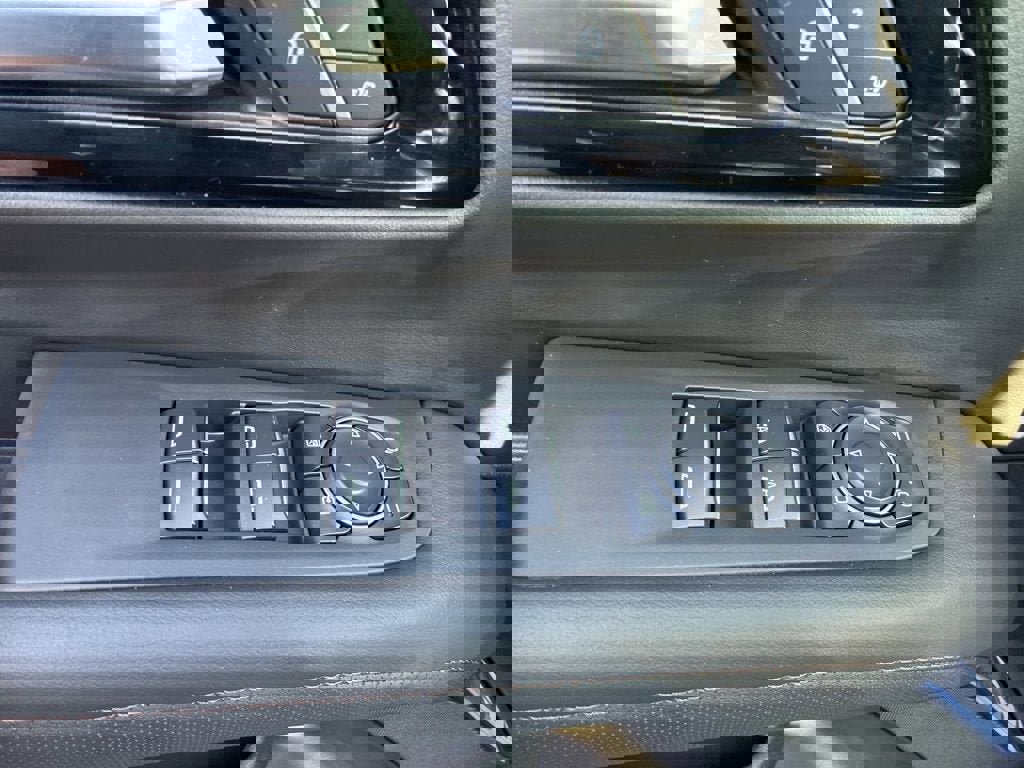 New 2026 Chevrolet Suburban High Country image 24