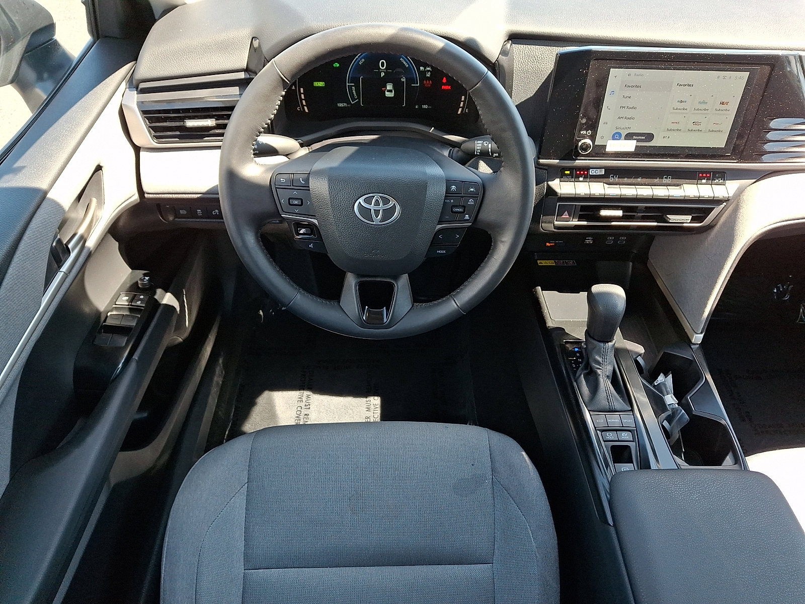 Used 2025 Toyota Camry LE w/ Convenience Package image 11