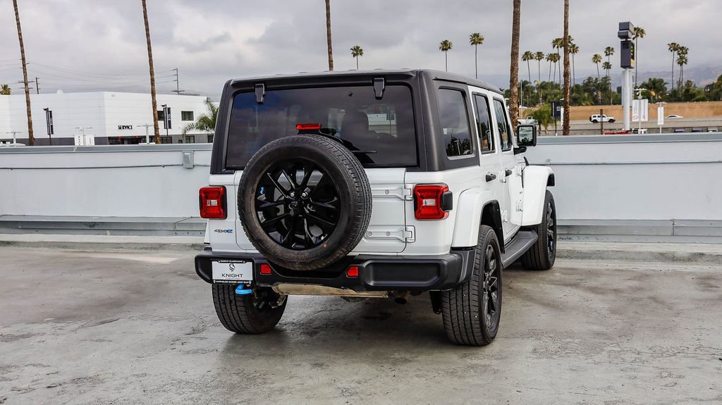 Used 2023 Jeep Wrangler Unlimited Sahara AWD/4WD image 9