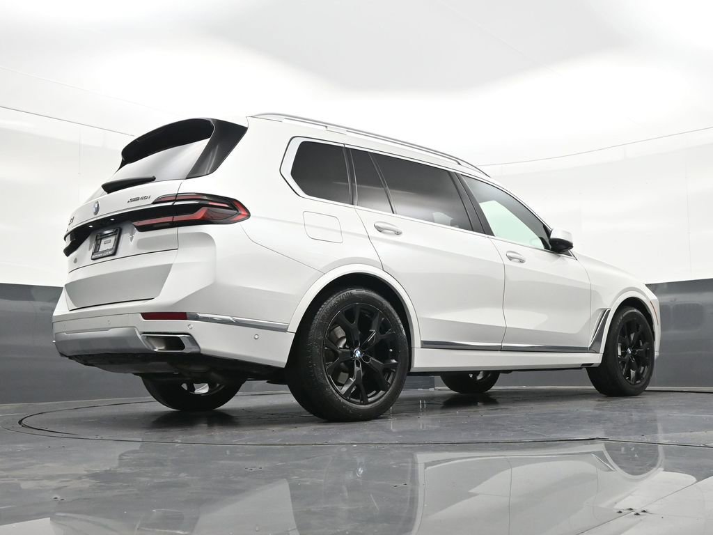 Used 2024 BMW X7 xDrive40i w/ Premium Package image 28