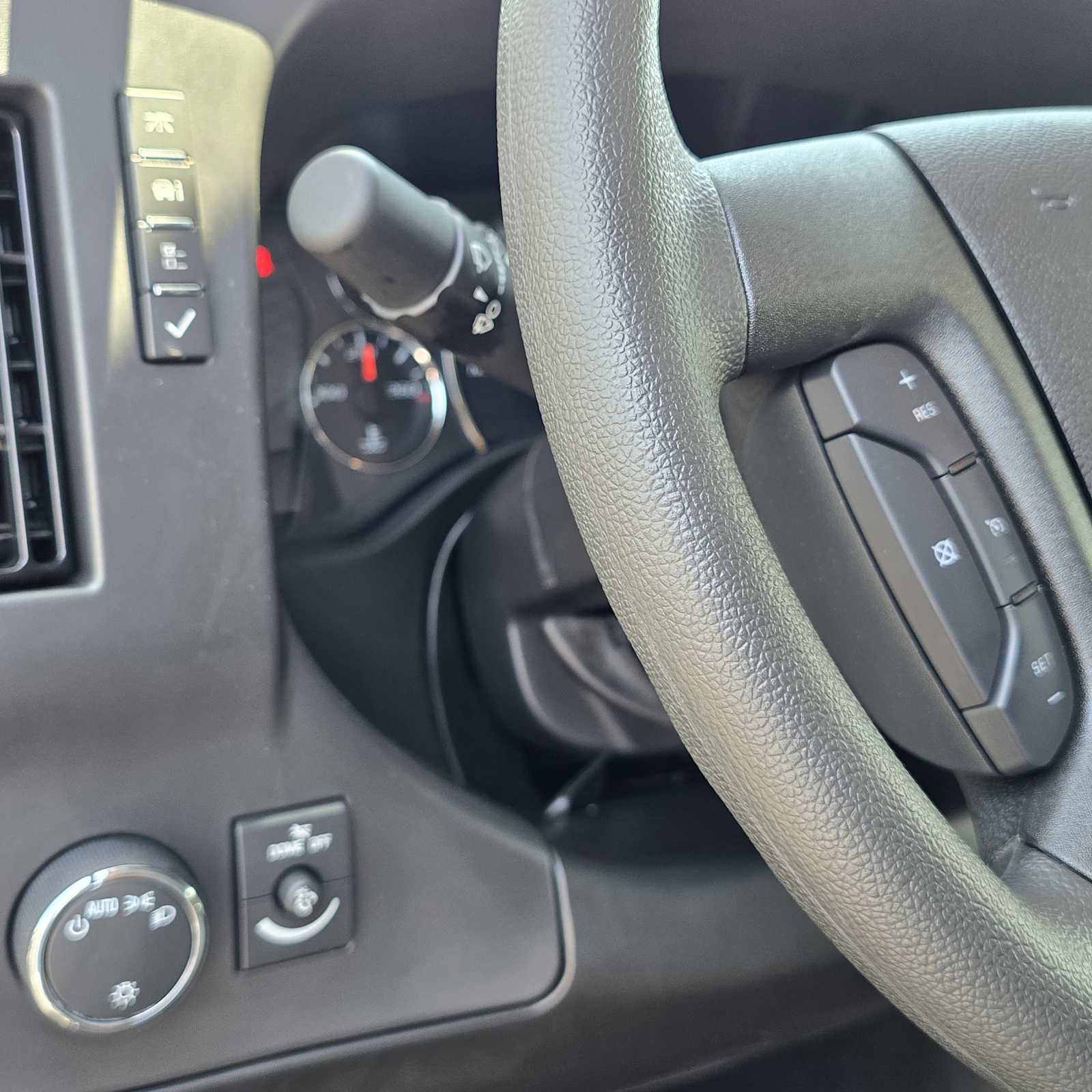 New 2025 Chevrolet Express 2500 w/ Driver Convenience Package image 34