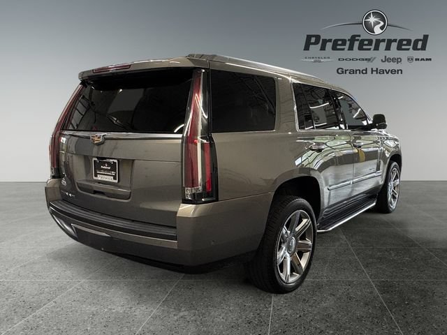 Used 2018 Cadillac Escalade Luxury AWD/4WD image 19