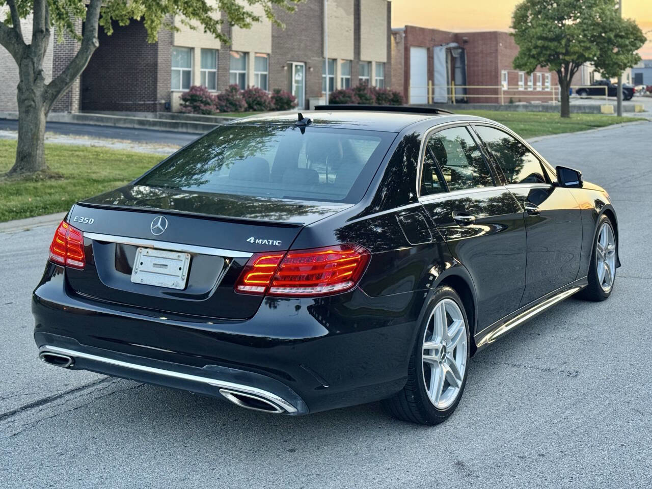Used 2014 Mercedes-Benz E 350 4MATIC Sedan image 4