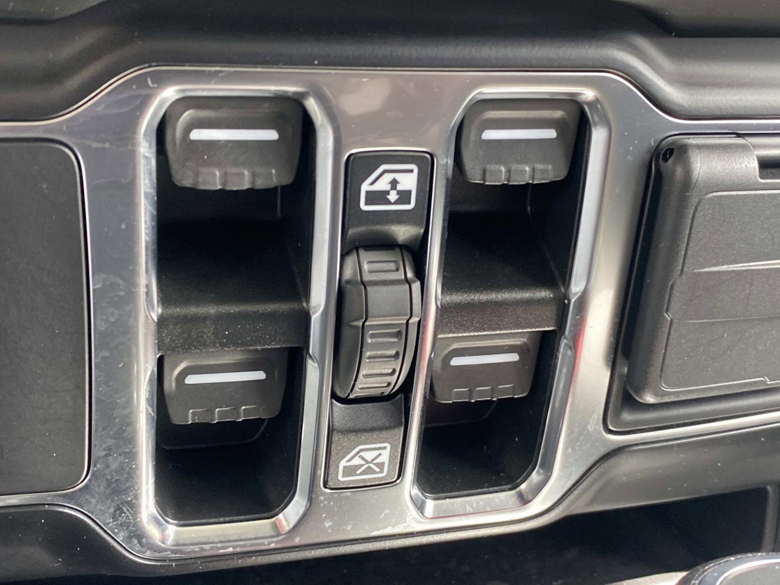 Certified 2021 Jeep Wrangler Unlimited Sport image 33