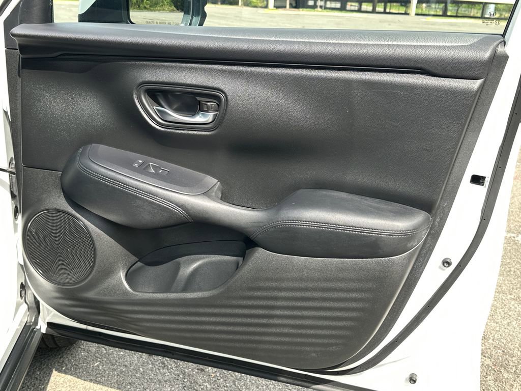 Used 2023 Honda HR-V LX image 12