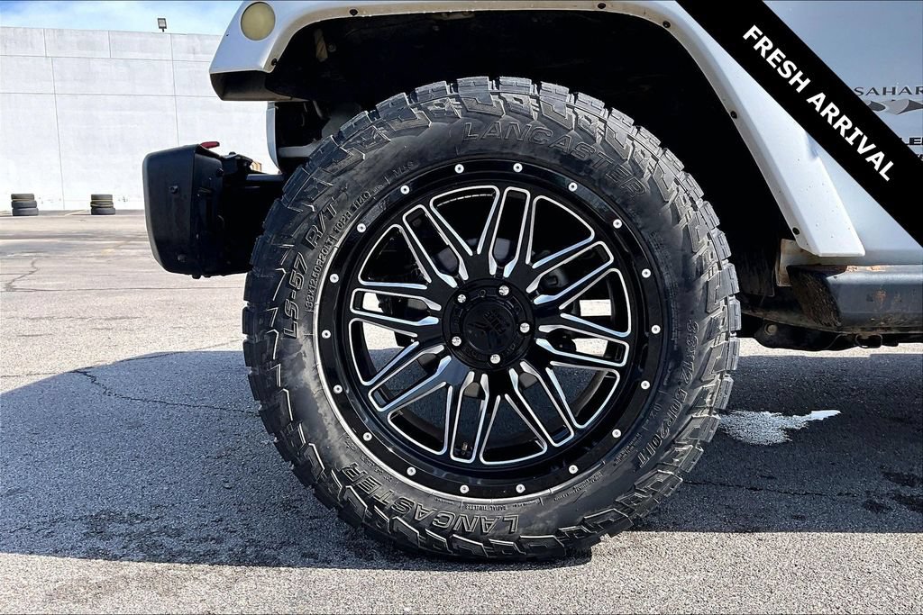 Used 2018 Jeep Wrangler Unlimited Sahara w/ Connectivity Group AWD/4WD image 32