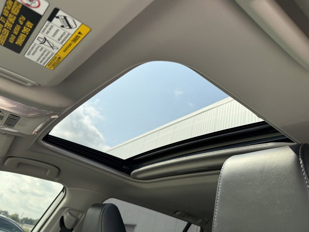 Used 2022 Toyota RAV4 XLE Premium image 11