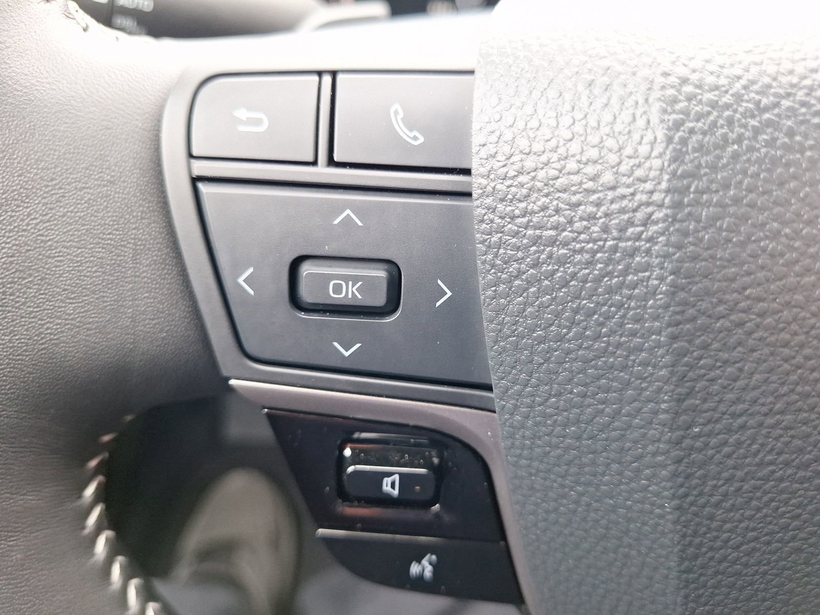 Used 2025 Toyota Camry SE FWD image 21