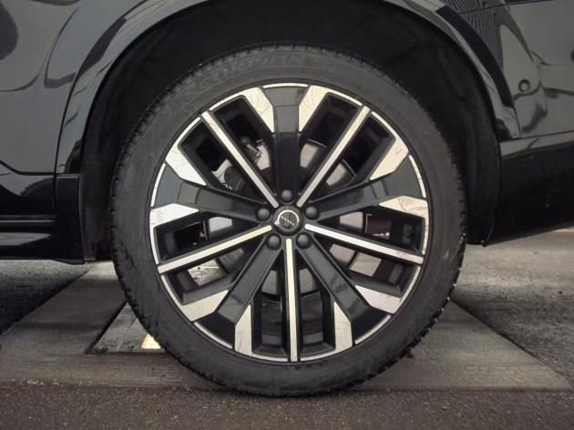 Used 2025 Volvo XC90 B5 Plus AWD/4WD image 12