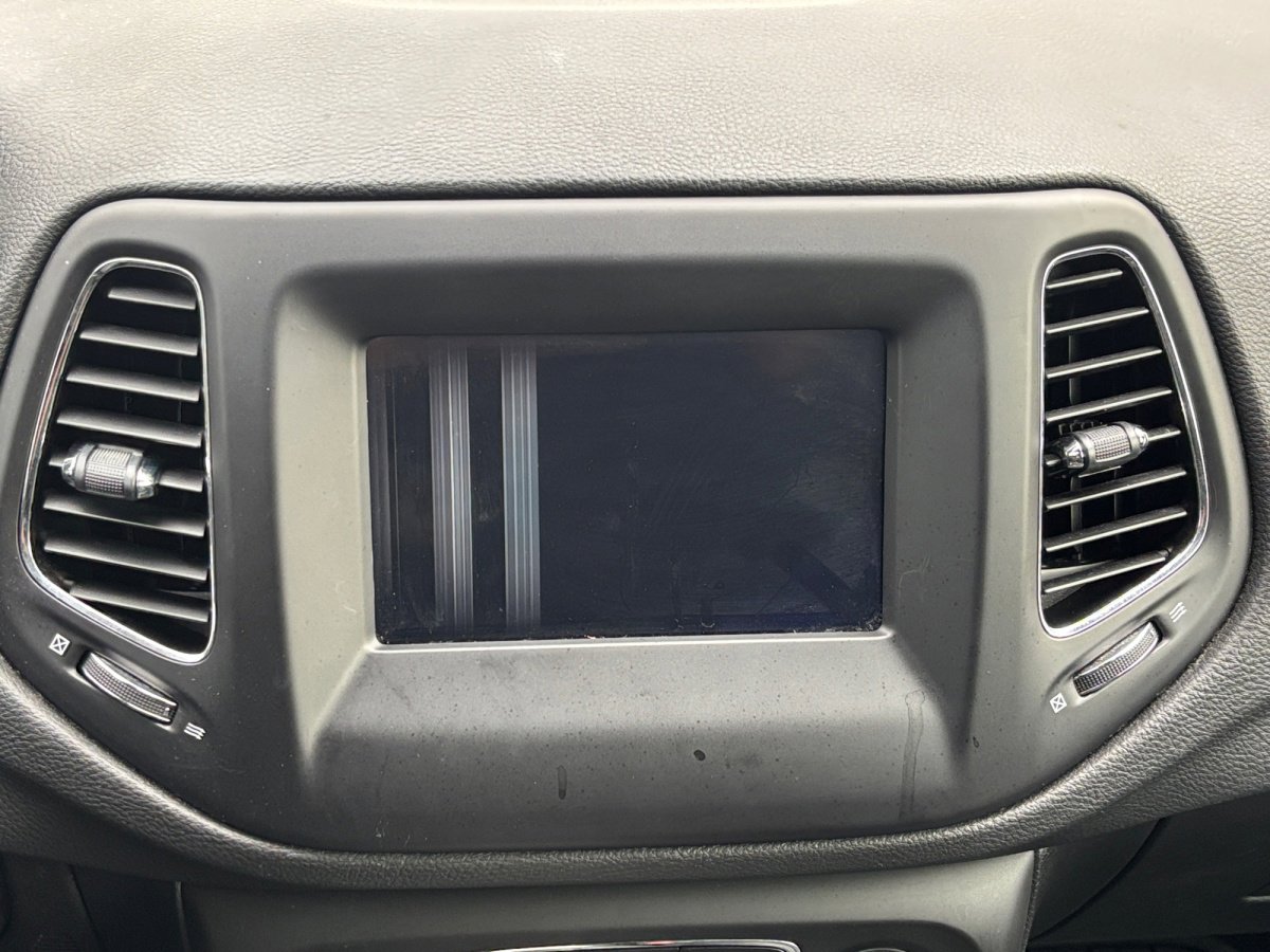 Used 2019 Jeep Compass Latitude w/ Popular Equipment Group image 8