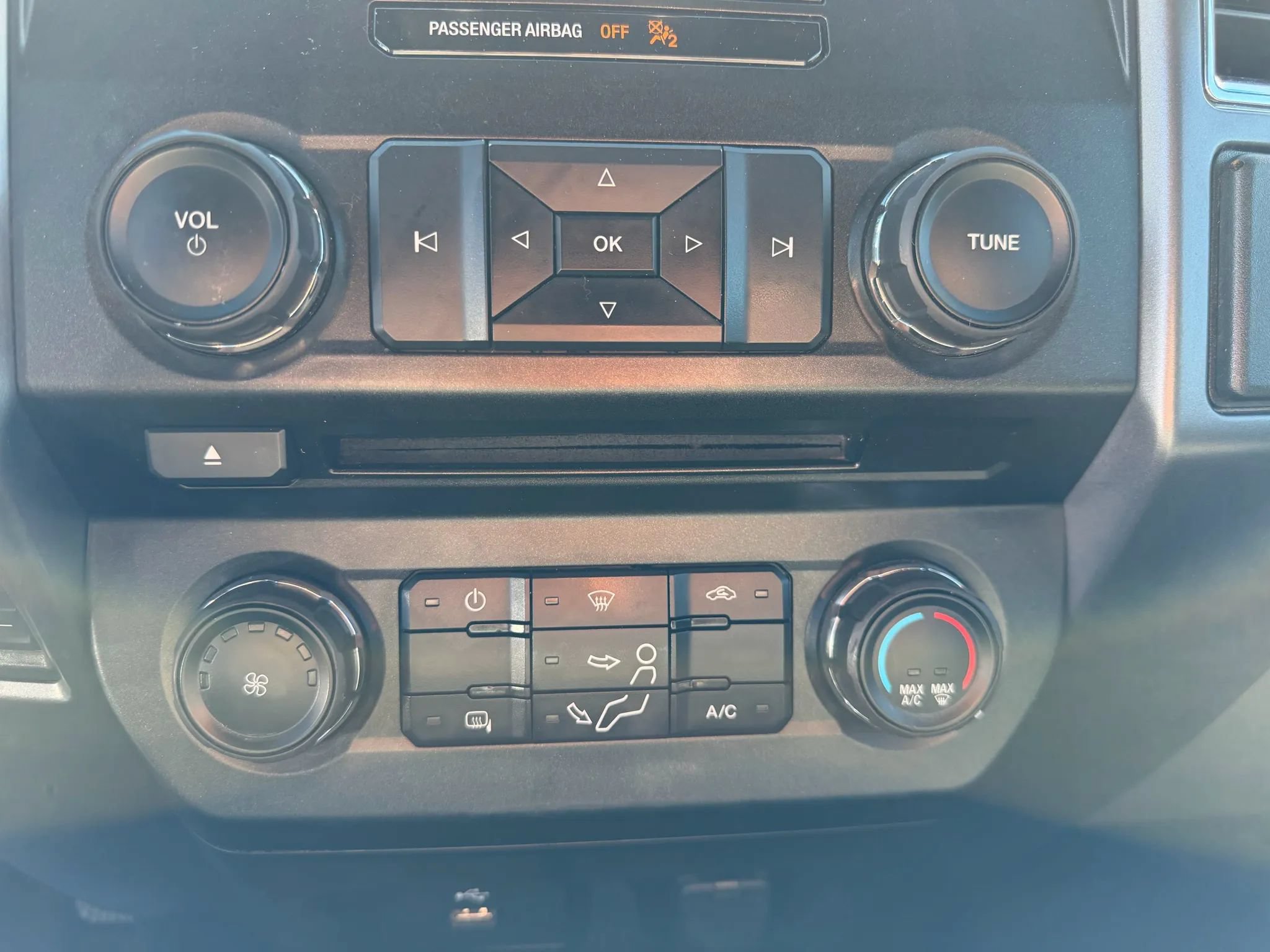 Used 2017 Ford F250 XLT w/ FX4 Off-Road Package AWD/4WD image 19