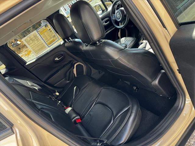 Used 2016 Jeep Renegade Latitude w/ Cold Weather Group image 23