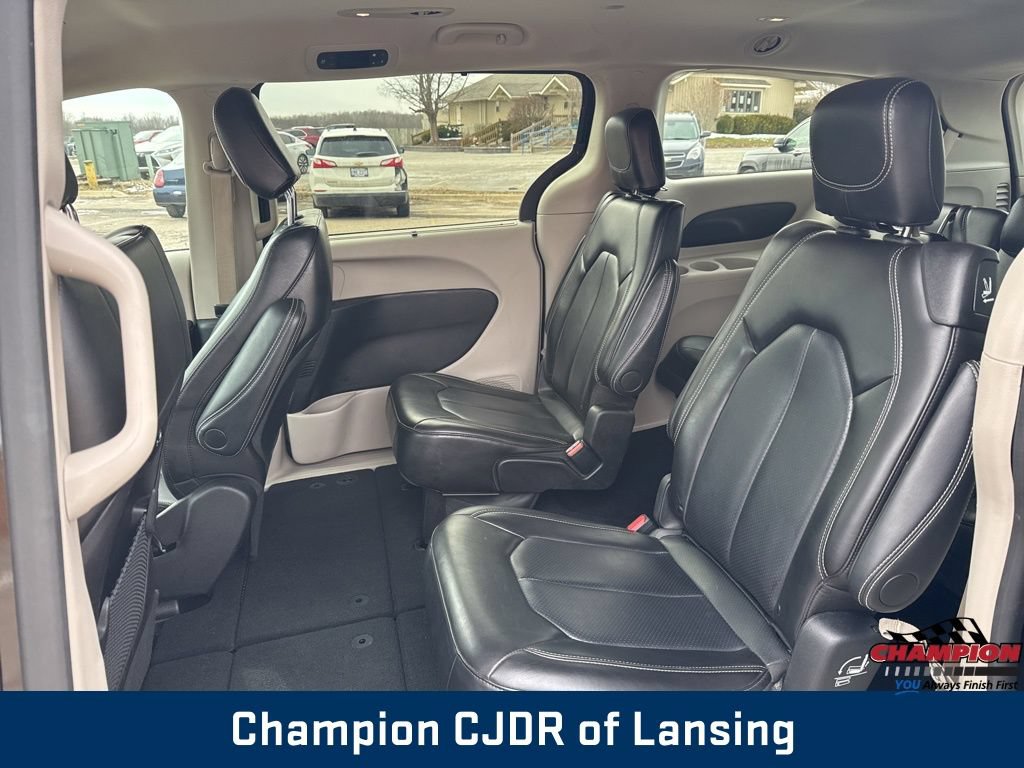 Used 2024 Chrysler Pacifica Touring-L FWD image 35
