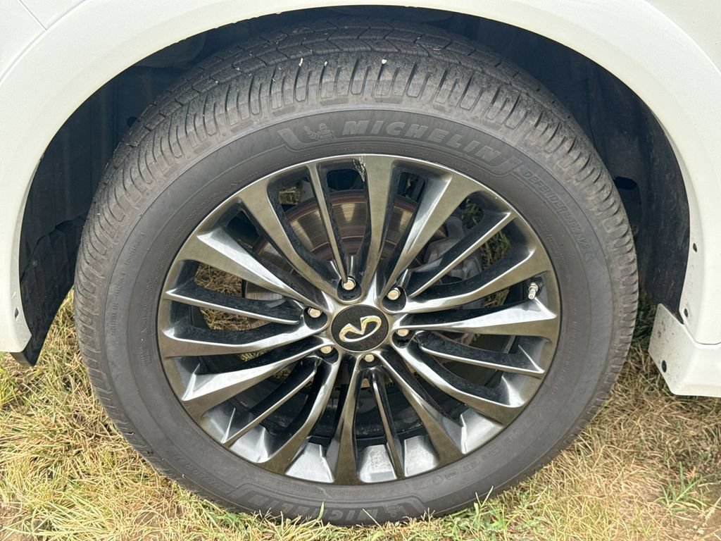 Used 2020 INFINITI QX80 Luxe w/ Edition 30 Package AWD/4WD image 2