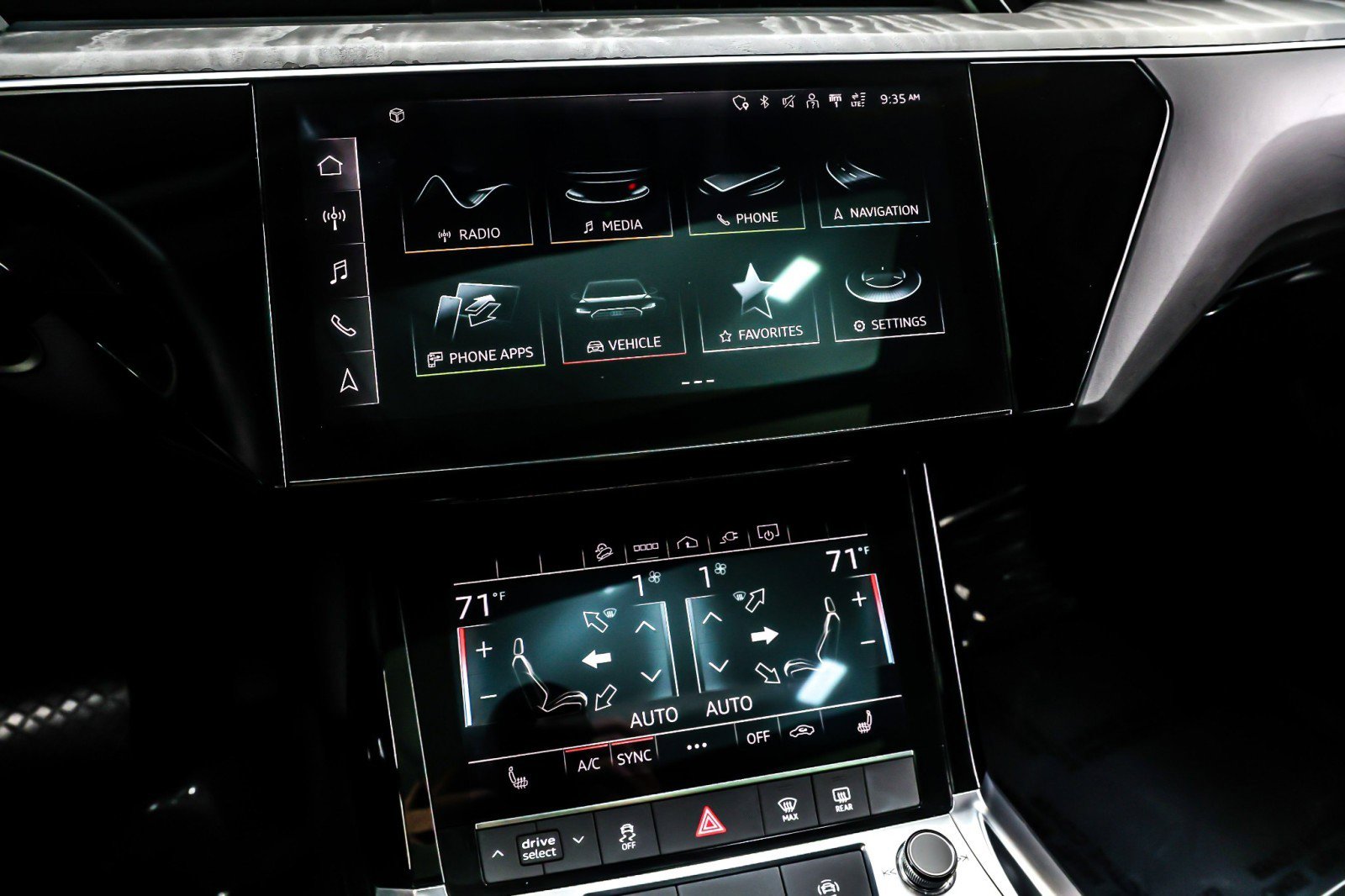 Used 2024 Audi Q8 e-tron Premium image 21