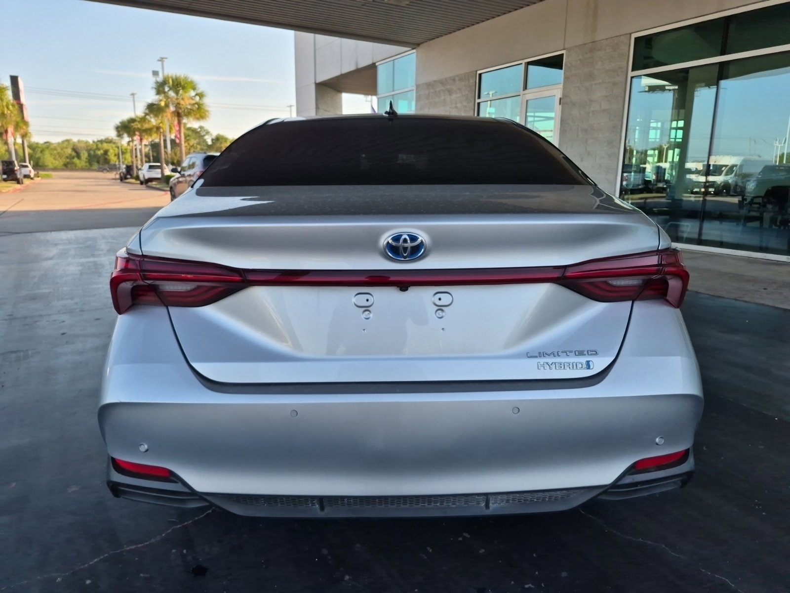 Used 2021 Toyota Avalon Limited w/ Advanced Safety Package FWD image 8