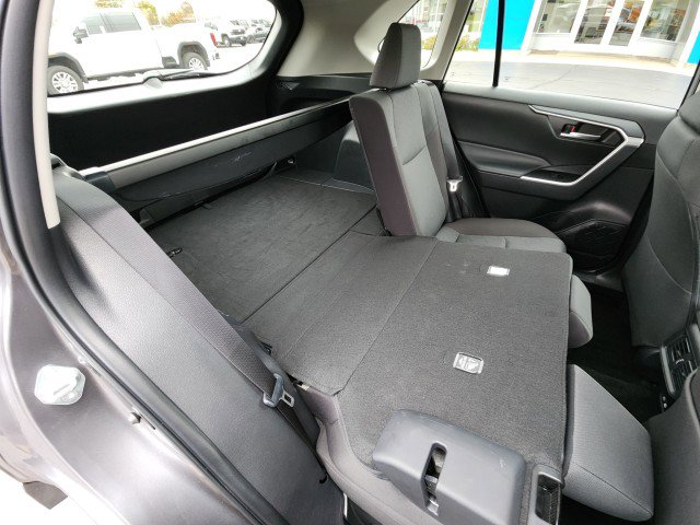 Used 2025 Toyota RAV4 XLE image 18