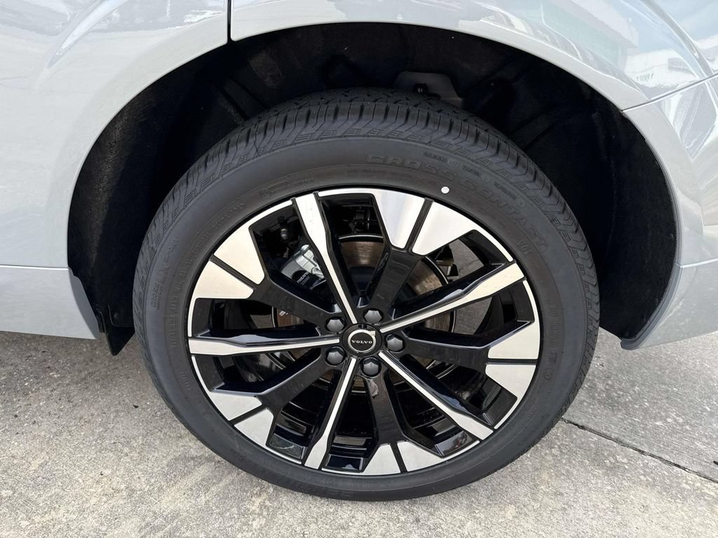 New 2026 Volvo XC60 B5 Plus w/ Climate Package AWD/4WD image 5