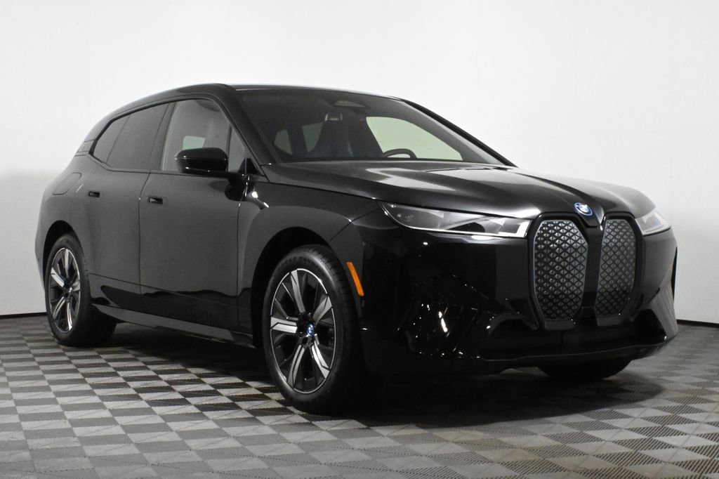 Used 2025 BMW iX xDrive50 w/ Premium Package image 9