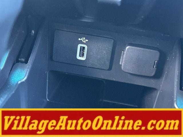 Used 2017 Ford Explorer Limited w/ Equipment Group 301A AWD/4WD image 27