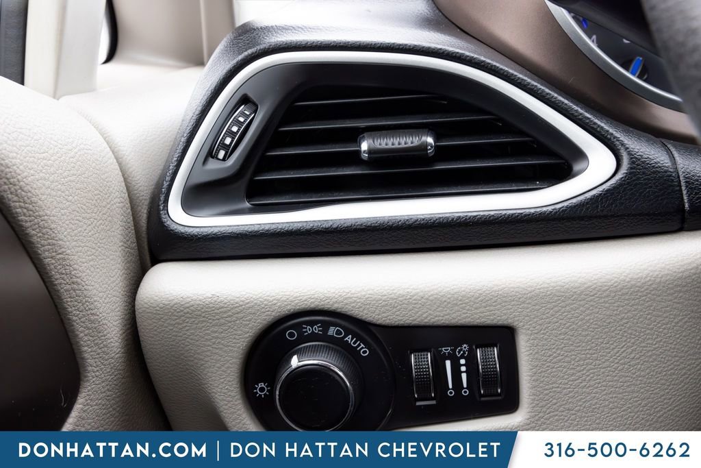 Used 2021 Chrysler Voyager Lxi FWD image 9