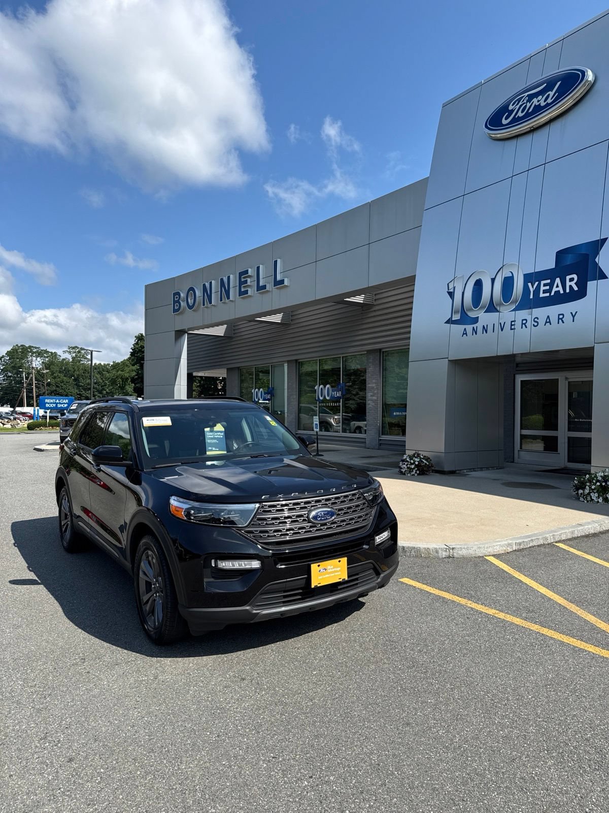 Certified 2023 Ford Explorer XLT w/ Equipment Group 202A AWD/4WD image 1