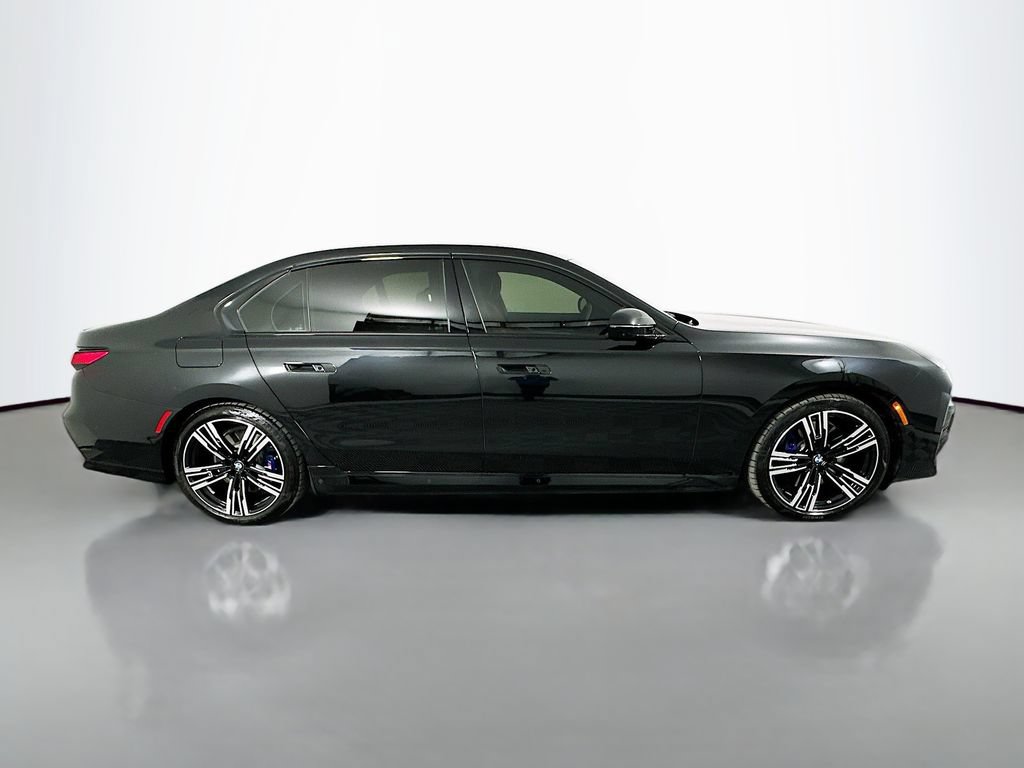 Used 2025 BMW i7 xDrive60 w/ Executive Package AWD/4WD image 4