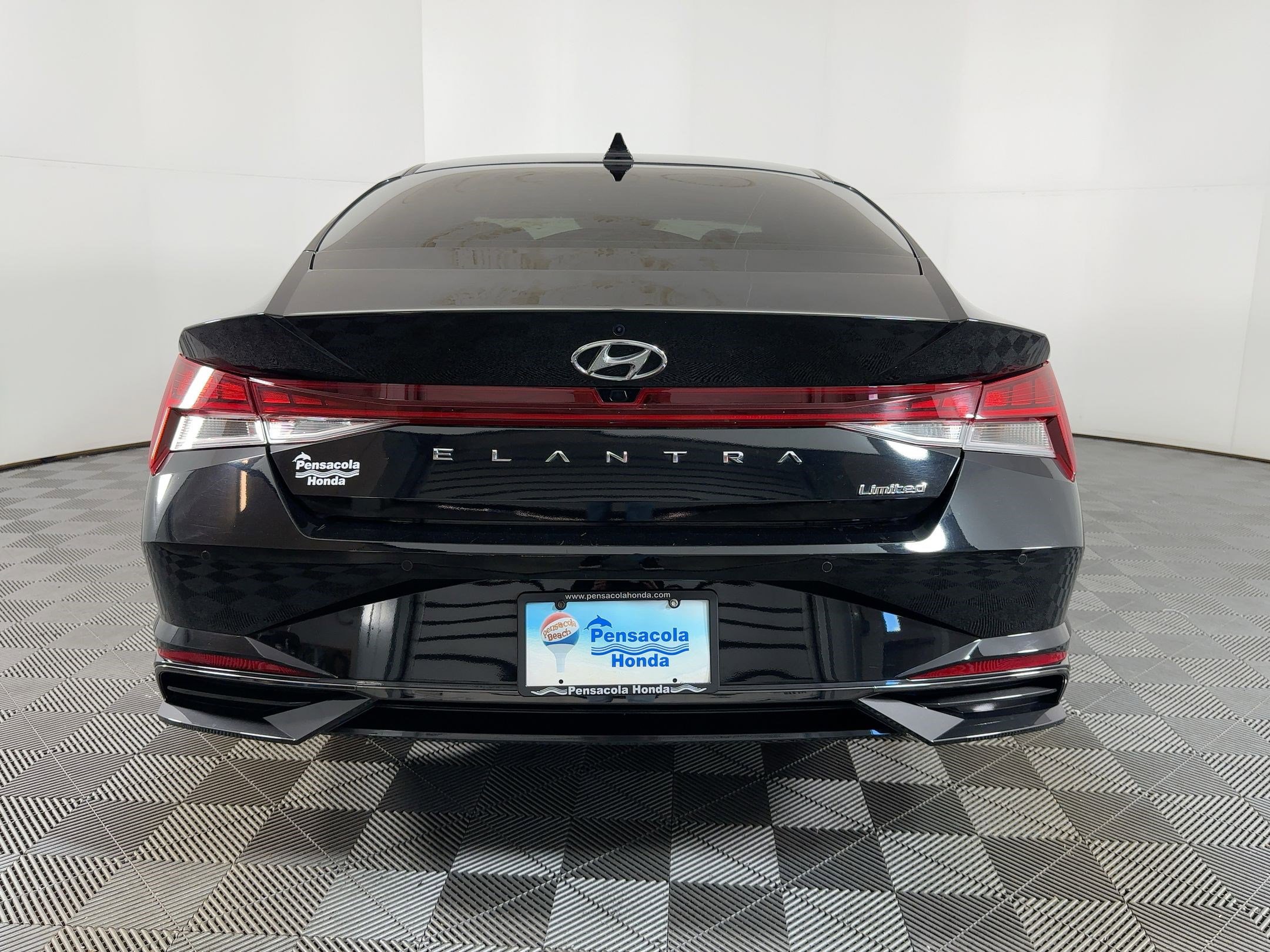 Used 2023 Hyundai Elantra Limited image 7