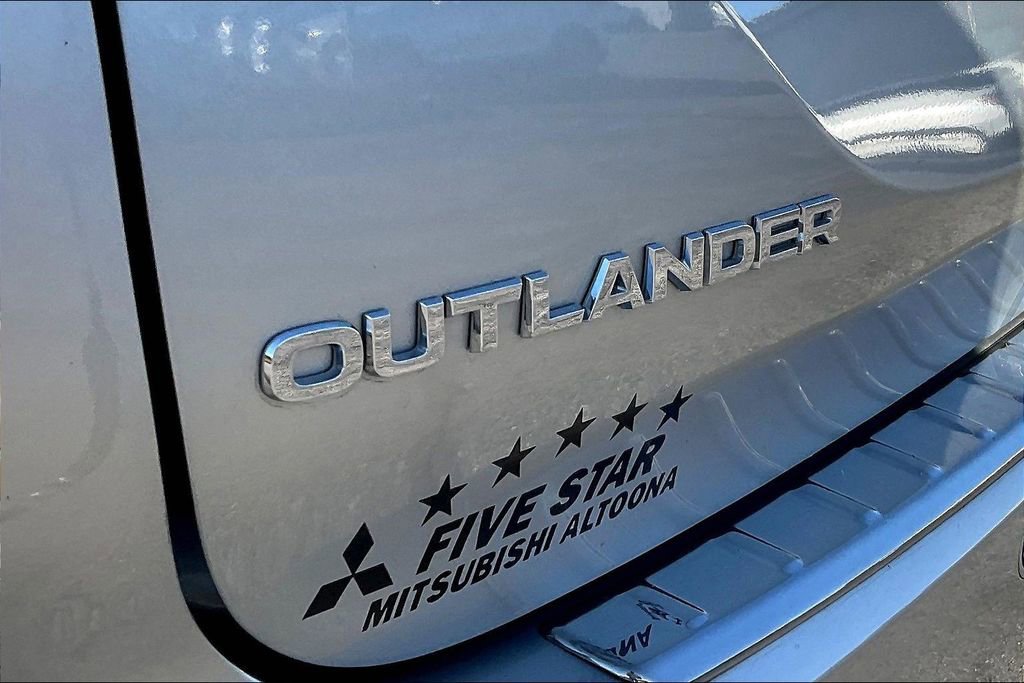 Used 2024 Mitsubishi Outlander SE image 8