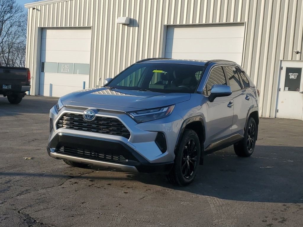 Used 2022 Toyota RAV4 SE w/ Convenience Package image 3