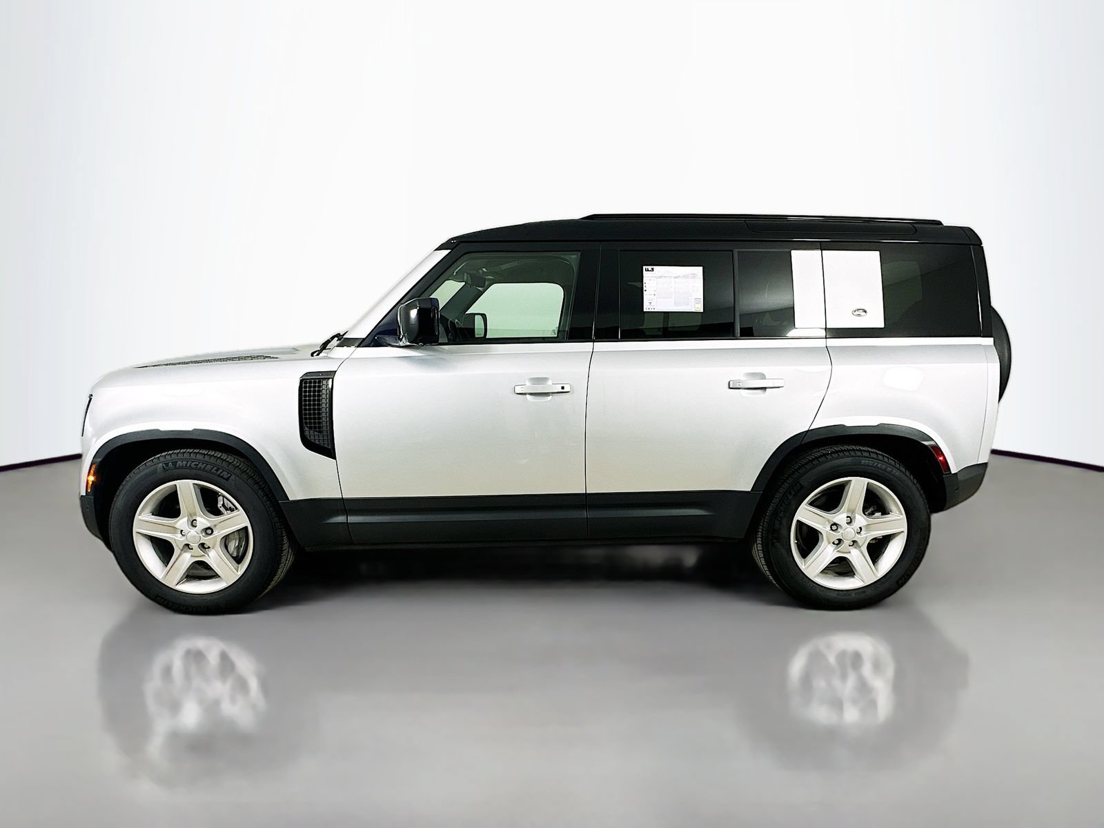 Used 2020 Land Rover Defender 110 SE AWD/4WD image 8